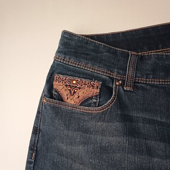 Chico's Cropped Denim Jeans Size 1(8) Mid Rise Straight Leg Rhinestone Lace Trim - Picture 4 of 12